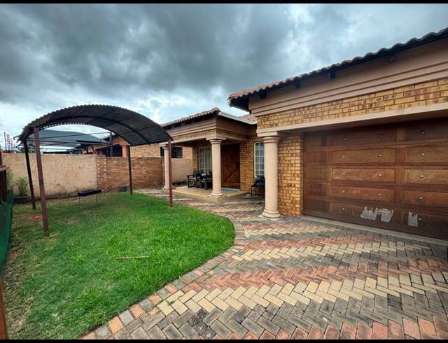 3 BEDROOM HOUSE FOR SALE IN AERORAND